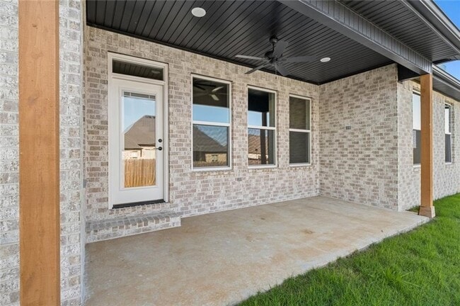 Building Photo - 1851 Utopia St