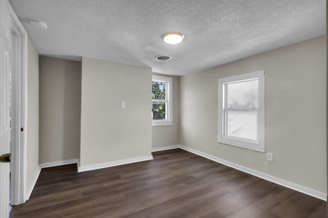 Building Photo - 605 1st Ave