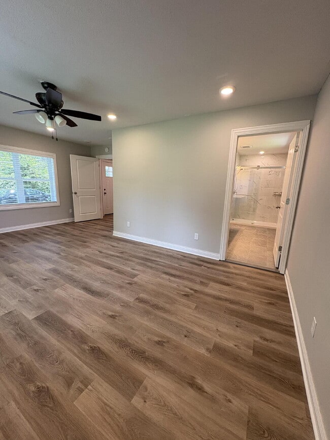Building Photo - 3 bed, 2 bath House for Rent!