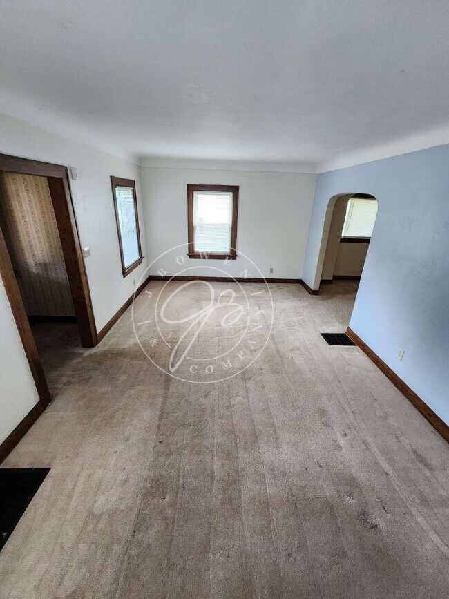 Building Photo - 3 Bed / 2 Bath Home in West Toledo – Bonus...