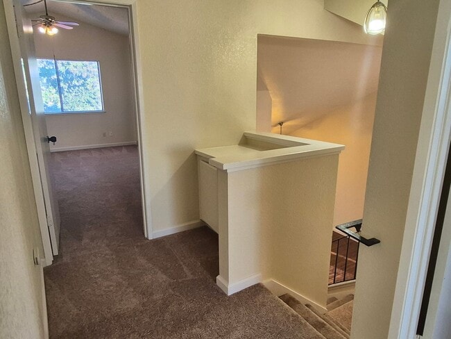 Building Photo - 3 bedroom 2.5 bath home