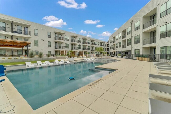 Building Photo - 1701 Simond Ave