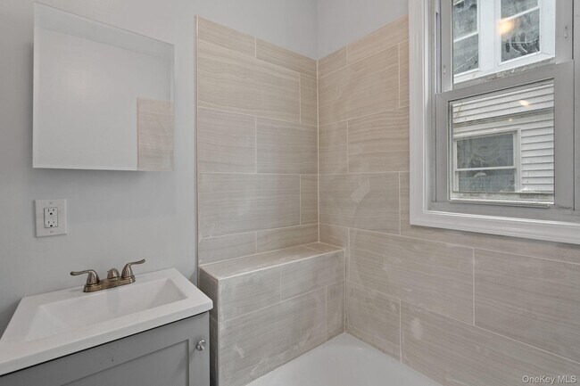 Building Photo - 21 Lent St