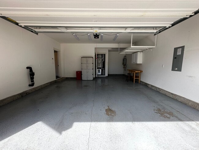 Building Photo - Beautiful 4-Bedroom Home in the Hills of W...