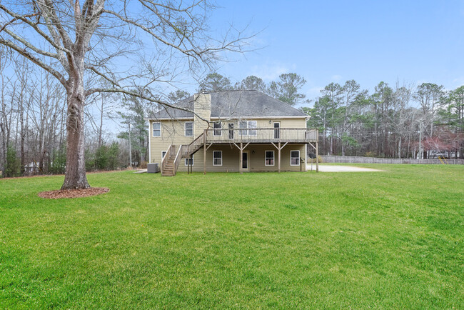 Building Photo - Spacious 5-Bedroom Home