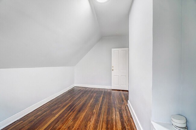Building Photo - 870 Rockdale Ave