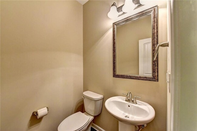 Building Photo - 1075 Hampton Oaks Dr