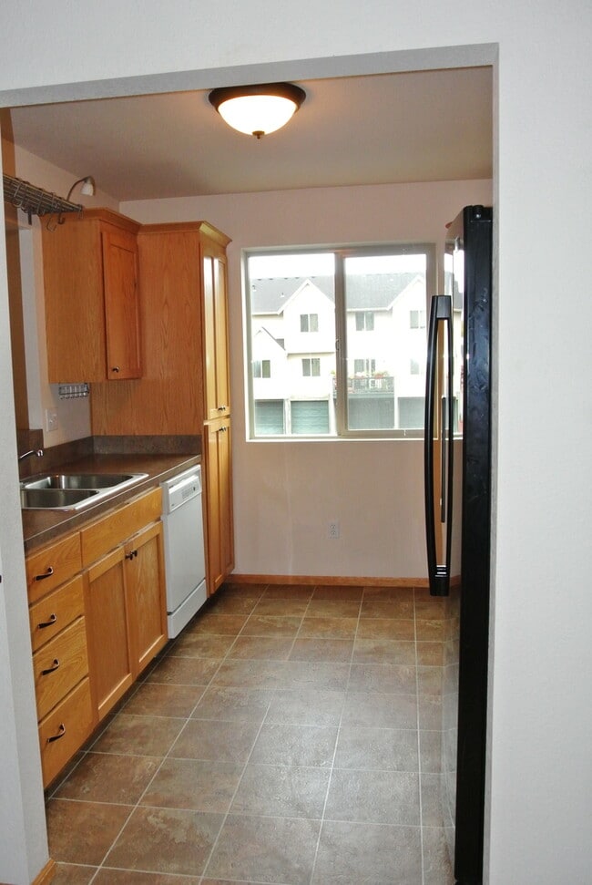 Building Photo - Corvallis Comfort & Convenience: Spacious 3-bedroom, 2.5 bath  Townhome