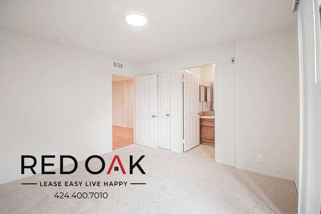 Building Photo - 4651 Cahuenga Blvd