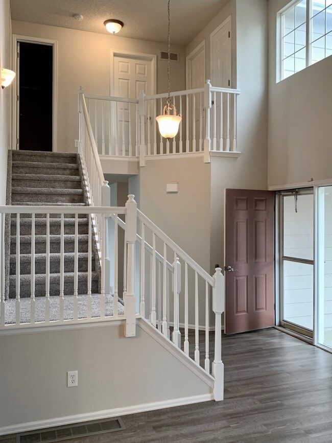 Building Photo - Renovated 4 BR/4BA Home with Large Backyar...