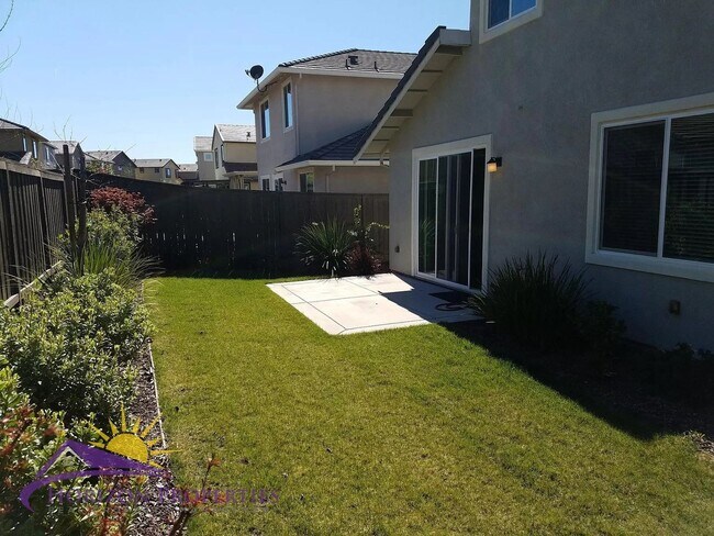 Building Photo - Spacious 5 Bed 4 Bath 3 Car Garage 2,980 Sq. Ft. Fiddyment Ranch Home in Roseville