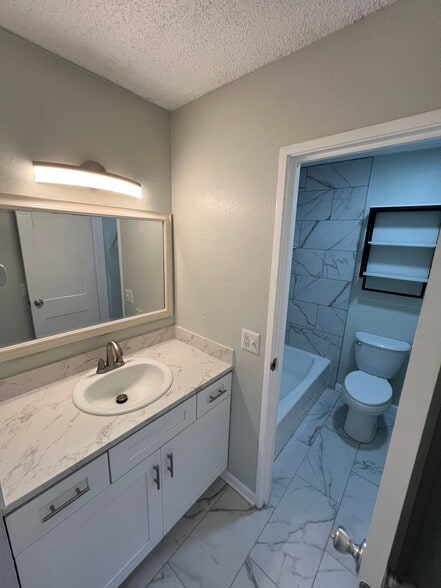 Building Photo - 1 Bed/1 Bath - Unit 230