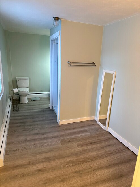 Building Photo - 310 Main St