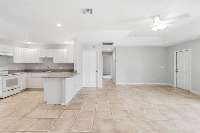 Building Photo - Spacious Duplex in SW Cape Coral