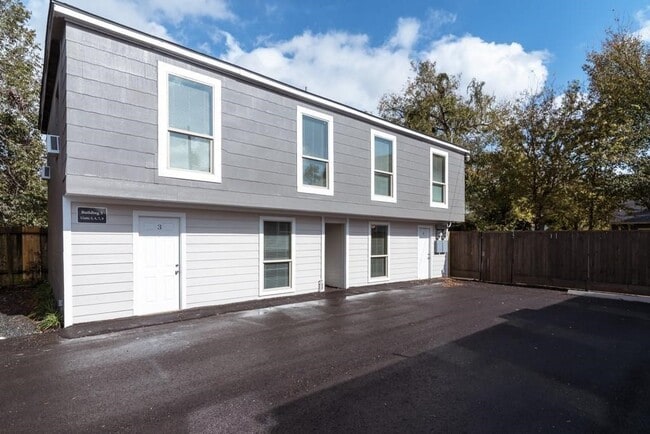 Primary Photo - 5327 Bell St