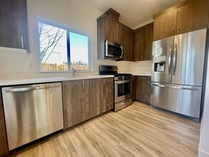 Building Photo - NEWLY REDUCE PRICE on this Modern 3BR Town...