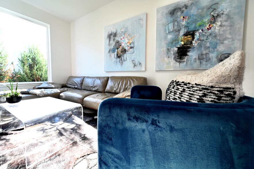 Building Photo - 3607 Charlotte St