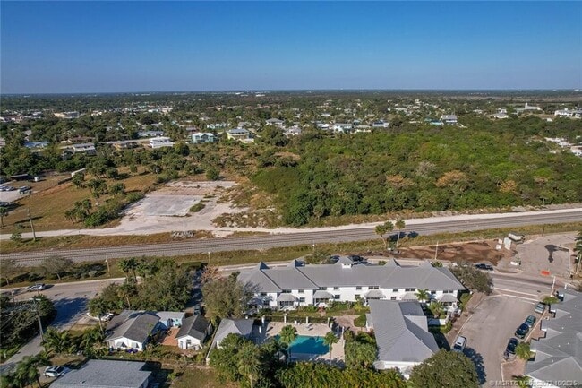 Building Photo - 3651 NE Pineapple Ave