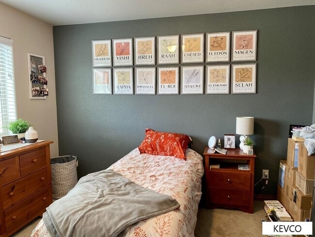 Building Photo - Expansive Newer Construction Townhome!