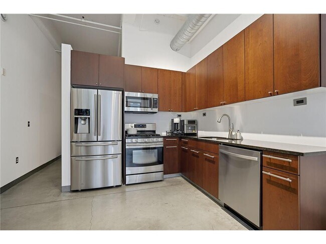 Building Photo - 700 N Washington Ave