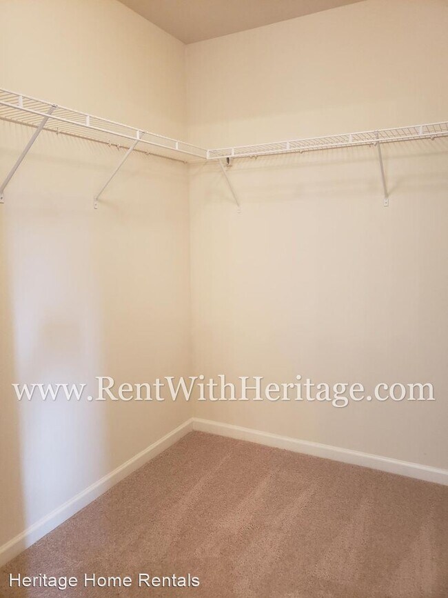 Building Photo - 3 br, 2.5 bath House - 4033 Sitka Drive