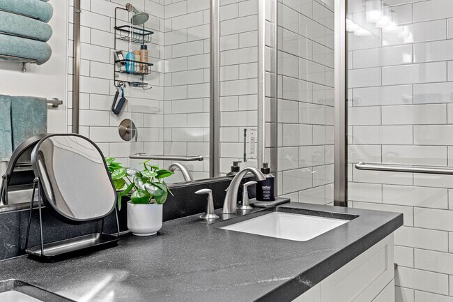 Building Photo - Modern Furnished Townhome in Downtown Napa