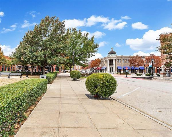 Building Photo - 900 Hillside Ln