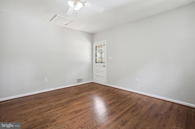 Building Photo - 8501 Canterbury Dr