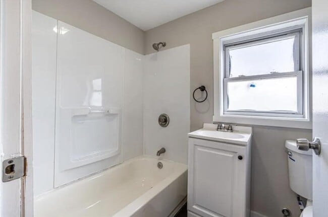Building Photo - 406 Ligonier St