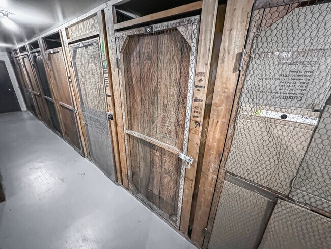 Building Photo - Beautiful 2 Bed 1 Bath Condo With A Balcony In Desired Cardinal Forest