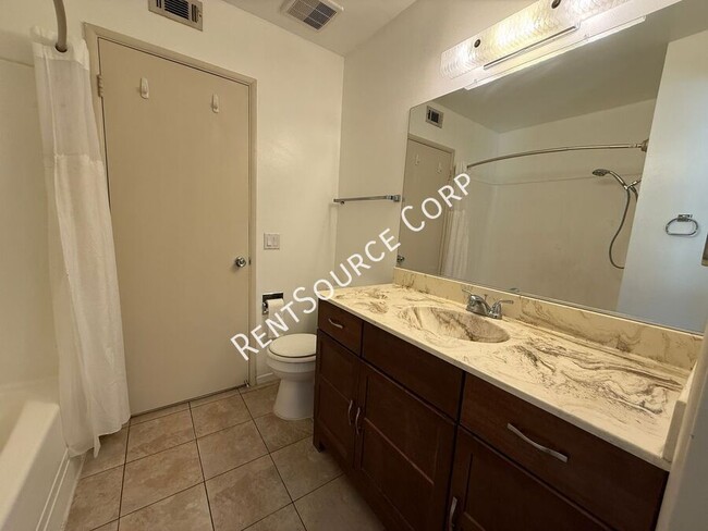 Building Photo - 39642 Country Club Dr