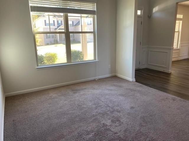 Building Photo - 5650 Mirror Lake Dr