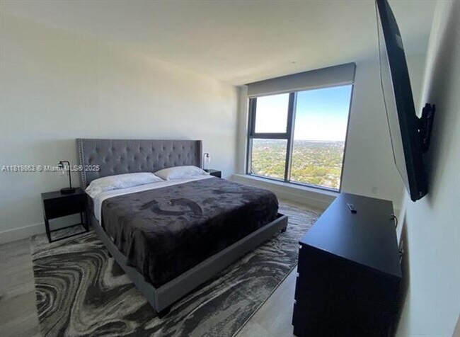 Building Photo - 121 NE 34th St