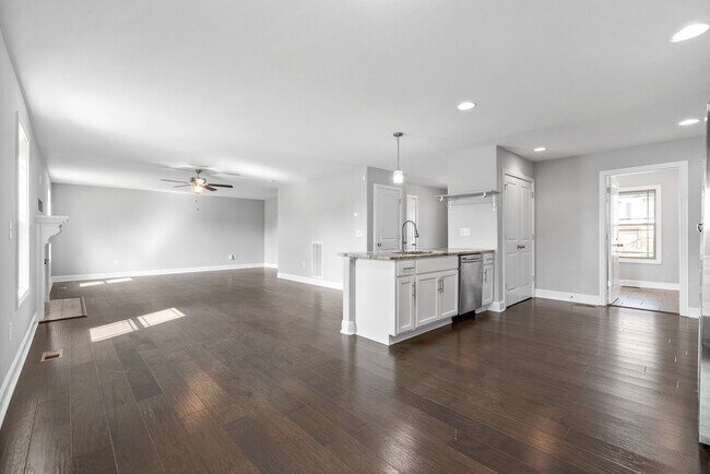 Building Photo - 3482 Southwood Dr