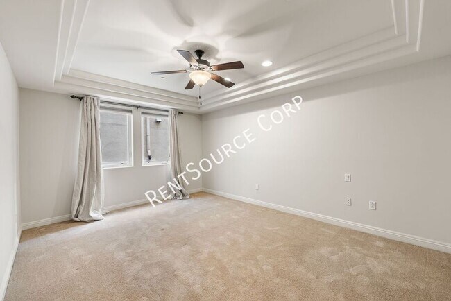 Building Photo - 12044 Hoffman St