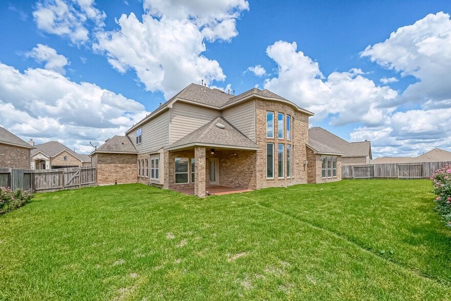 Building Photo - 31815 Dunham Lake Dr