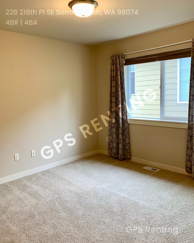 Building Photo - Available Now! Spacious 4BR Home in Pine M...
