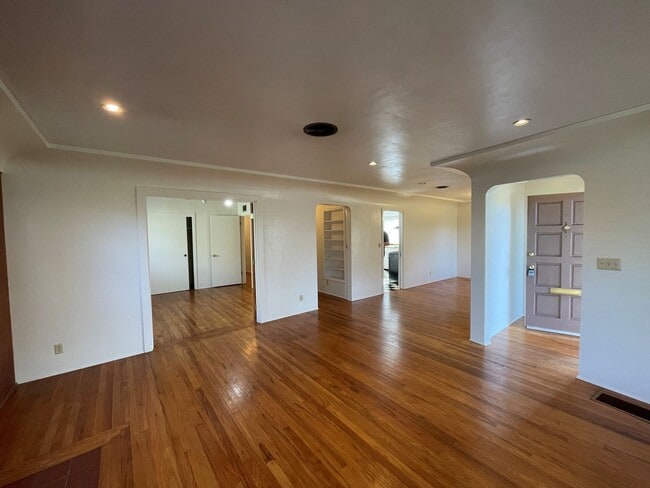 Building Photo - 1911 H St