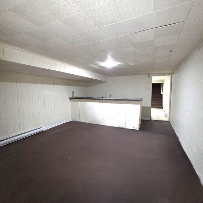 Building Photo - 3 bedroom with modern Kitchen