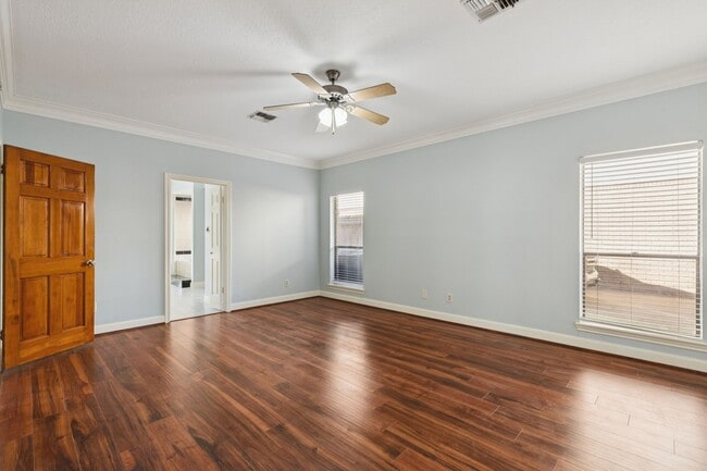 Building Photo - 14819 Walbrook Dr