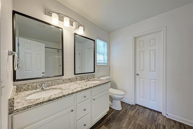 Building Photo - 216 Cassandra Dr