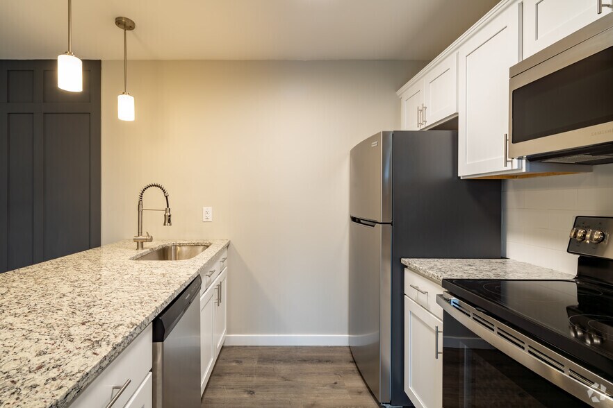 The LUX off Linden 1440 N Linden Rd Flint MI 48532 Apartment Finder