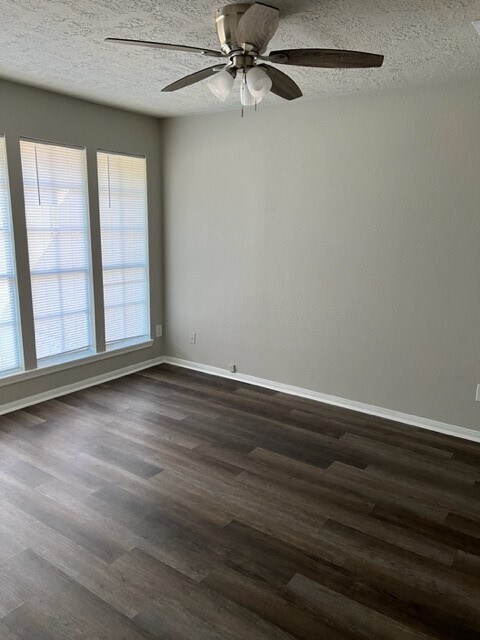 Building Photo - 16326 Locke Haven Dr