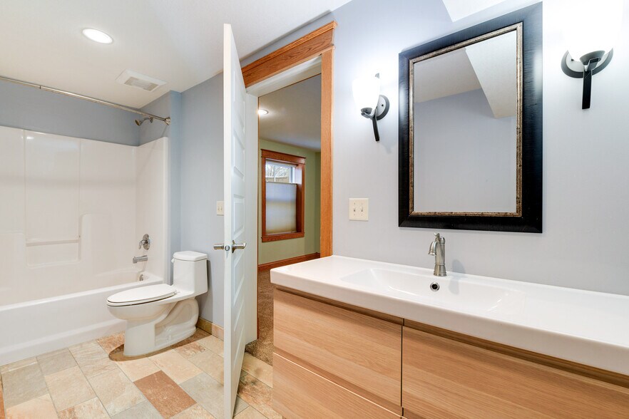 Building Photo - 1395 Englewood Ave