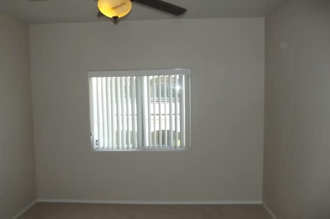 Building Photo - Henderson - 2 bedroom condo