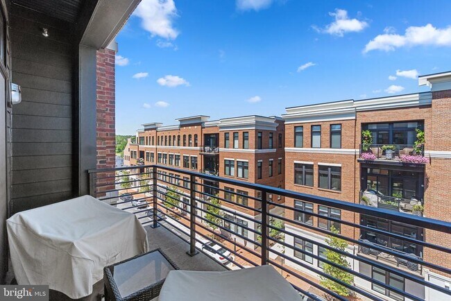 Building Photo - 5 Stationmaster St SE