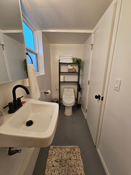 Building Photo - 3911 Woolwine Dr