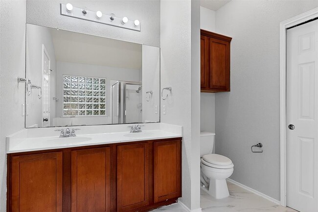 Building Photo - 319 Bandstand Ln