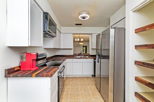 Building Photo - 6036 Indrio Rd