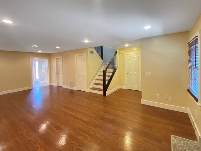 Building Photo - 877 Lenox Oaks Cir NE